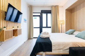 1 habitación, tabla de planchar con plancha, wifi gratis y ropa de cama