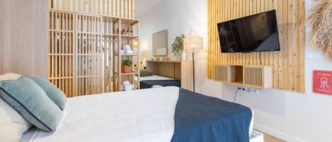 1 quarto, cofres nos quartos, ferros/tábuas de passar roupa