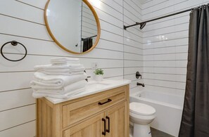 Hair dryer, towels, soap, toilet paper - Forbes Farm Cottages Unit A (Kirkland)