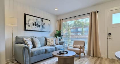 Bright & Vibrant Escape Near Downtown Hotspots