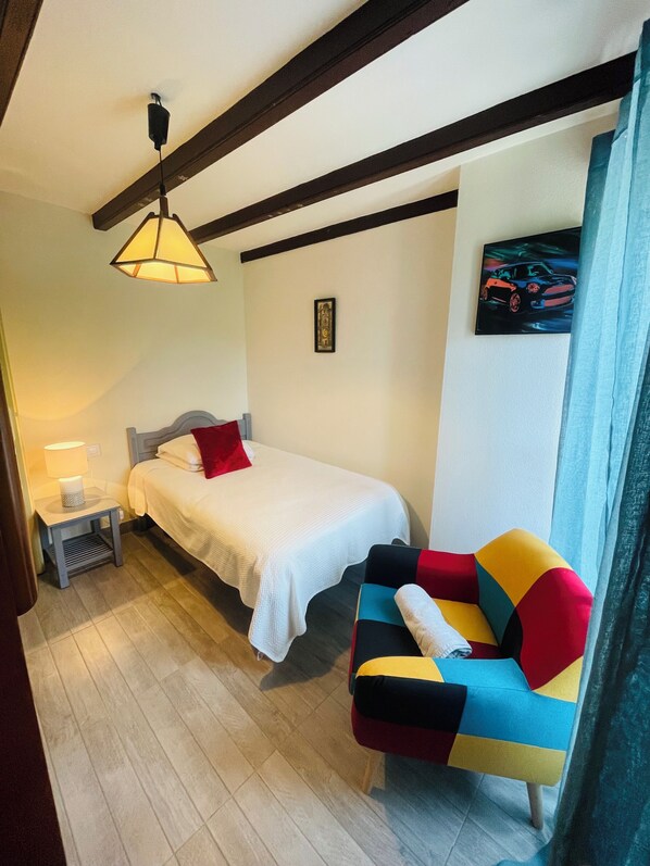 4 bedrooms, iron/ironing board, free WiFi, bed sheets