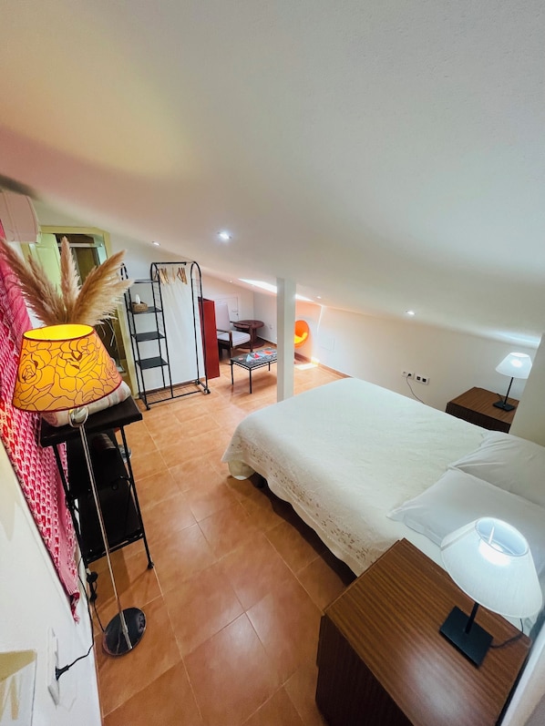 4 chambres, fer et planche à repasser, Wi-Fi gratuit, draps fournis
