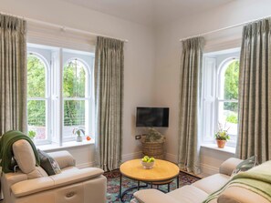 Grand Cottage, Garden View Whitfield Gate Lodge | Living area - The Forest at Mount Congreve Gardens (Waterford)
