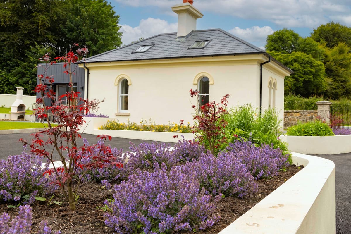 Grand Cottage, Garden View Whitfield Gate Lodge