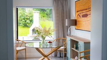 Grand Cottage, Garden View Whitfield Gate Lodge | Living area