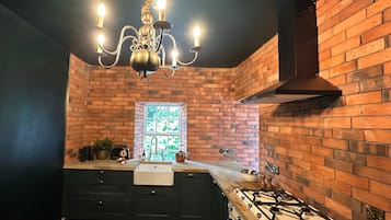 Casa de campo Grand, 1 cama matrimonial, vista al jardín | Cocina privada | Periquera