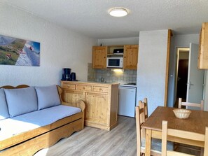 Interior - 20m from resort center, 1st floor, balcony, tv, ski locker, 33m², Les 2 Alpes (Les Deux Alpes)