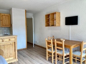 Dining - 20m from resort center, 1st floor, balcony, tv, ski locker, 33m², Les 2 Alpes (Les Deux Alpes)