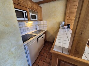 Fridge, microwave, dishwasher, coffee/tea maker