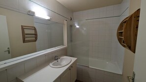 Bathroom - 20m from resort center, 3rd floor, balcony, tv, ski locker, 30m², Les 2 Alpes (Les Deux Alpes)