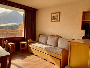 Living area - 20m from resort center, 6th floor, balcony, tv, ski locker, 34m², Les 2 Alpes (Les Deux Alpes)