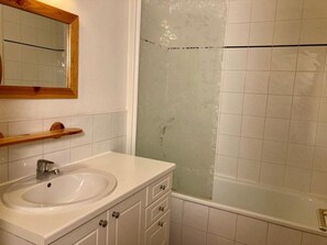 Bathroom - 20m from resort center, 4th floor, balcony, tv, ski locker, 31m², Les 2 Alpes (Les Deux Alpes)