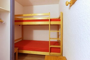 Room - 20m from resort center, 3rd floor, balcony, tv, ski locker, 31m², Les 2 Alpes (Les Deux Alpes)