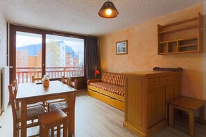 Living area - 20m from resort center, 3rd floor, balcony, tv, ski locker, 31m², Les 2 Alpes (Les Deux Alpes)