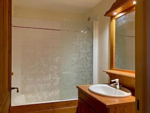 Bathroom - 20m from resort center, 3rd floor, balcony, tv, ski locker, 30m², Les 2 Alpes (Les Deux Alpes)