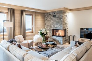 Living area - Wifi, 150m from ski slopes, 2nd floor, view mountain, sauna, balcony, fireplace or stove, parking (Courchevel)