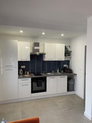 Mikrobølgeovn, ovn og kokeplater