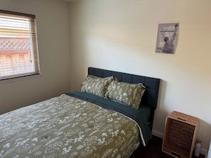 3 bedrooms, desk, iron/ironing board, WiFi