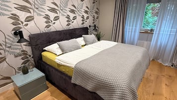 2 soveværelser, pengeskab på værelset, strygejern/strygebræt