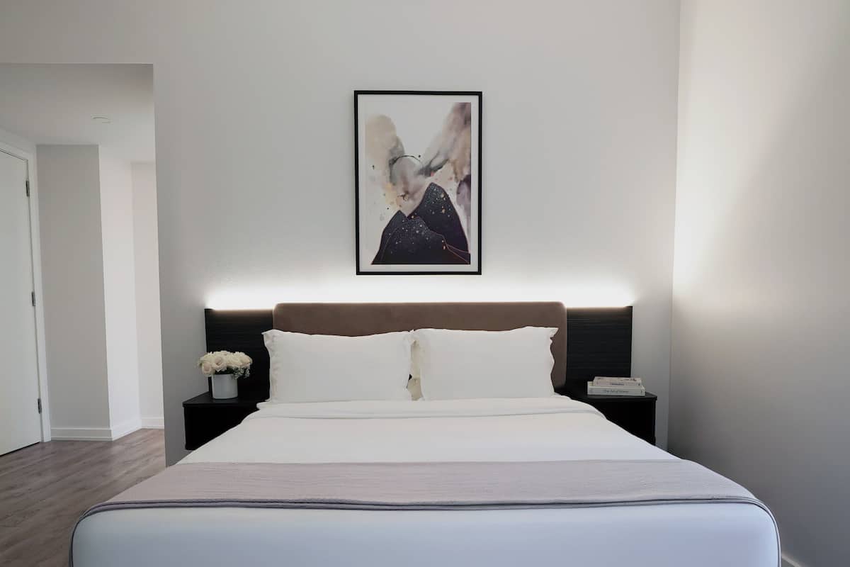2 bedrooms, individually decorated, individually furnished