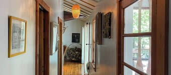 Welcoming cottage with WiFi in charming Barryville