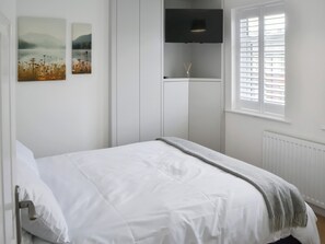 3 室のベッドルーム、WiFi (無料)、ベッドシーツ