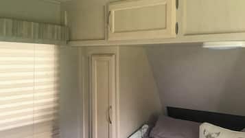 1 bedroom, bed sheets