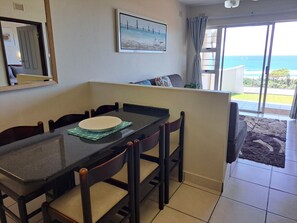 Dining - #7 Illovo ViewsCharming 2-bedroom apartment with WiFi in Kingsburgh (Kingsburgh)
