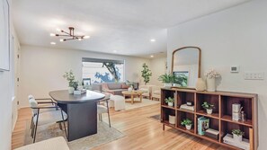 Interior - Forbes Farm Cottages Unit B (Kirkland)