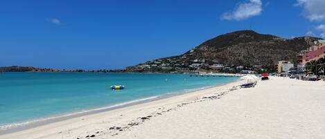 Liegestühle, Strandtücher