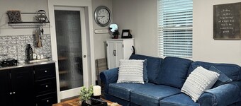 Unwind@839 says it all! Charming cottage in Lodi, a wine country destination.