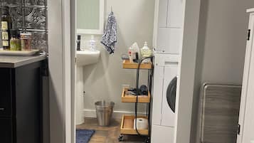 Hårføner, håndklær, såpe og toalettpapir