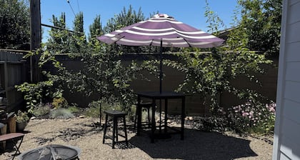 Unwind@839 says it all! Charming cottage in Lodi, a wine country destination.