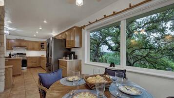 House, Multiple Beds, Patio (884 Loudon Rd.) | Dining