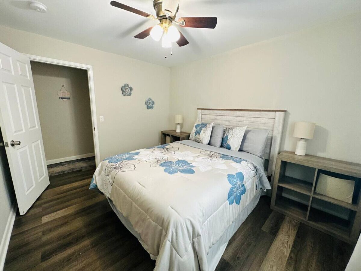 2 habitaciones, escritorio, tabla de planchar con plancha y wifi gratis 