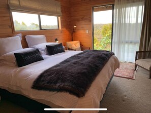 Egyptian cotton sheets, premium bedding, free WiFi, bed sheets