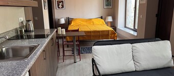 Serenity Lodge, an eco olive groove facing the Sea surrounded by pine forest