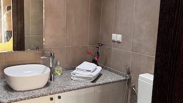 Bruser, håndklæder, Sæbe, Toiletpapir