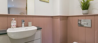 Cleifiog Fawr - sleeps 8 guests in 4 bedrooms