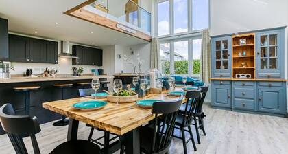 Cleifiog Fawr - sleeps 8 guests in 4 bedrooms