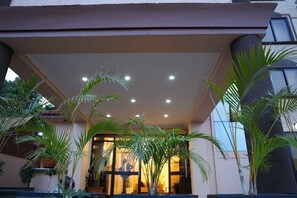 Exterior - ENN Business hotel (Entebbe)