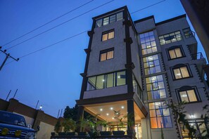 Exterior - ENN Business hotel (Entebbe)