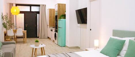 1 slaapkamer, een strijkplank/strijkijzer, wifi, beddengoed