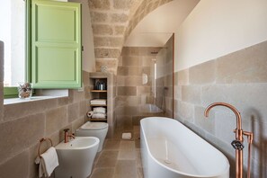 Dusche, Haartrockner, Bidet