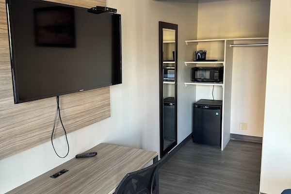 Standard Room, 1 Katil Raja (King) | Meja, ruang kerja komputer riba, Wi-fi percuma, cadar katil