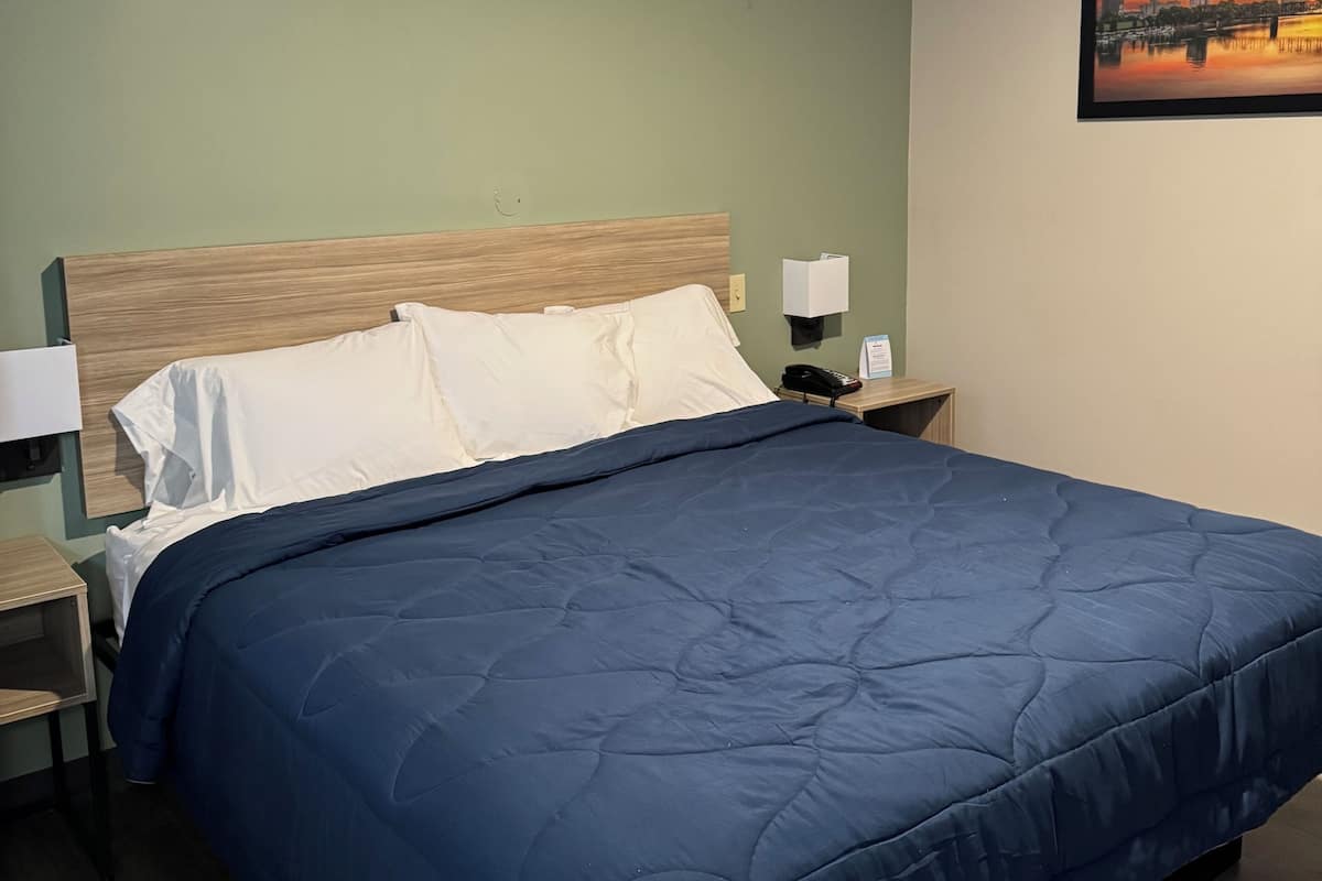 Standard Room, 1 King Bed