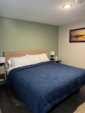 Habitación estándar, 1 cama de matrimonio grande | Escritorio, espacio para trabajar con un portátil, wifi gratis