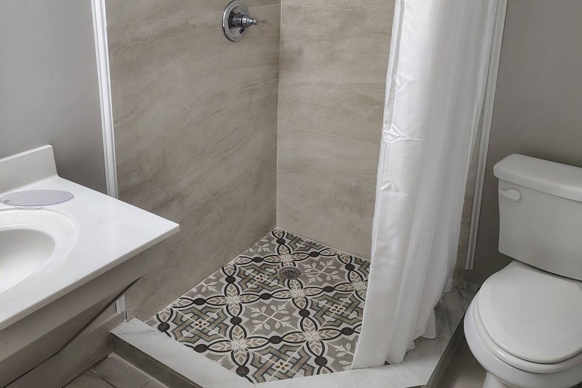 Shower, towels, soap, shampoo