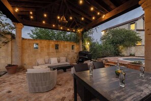 Outdoor dining - Luxurious Watershaus Ranch - Pool and Hot Tub, Fireplaces, Stunning Views! (Fredericksburg)