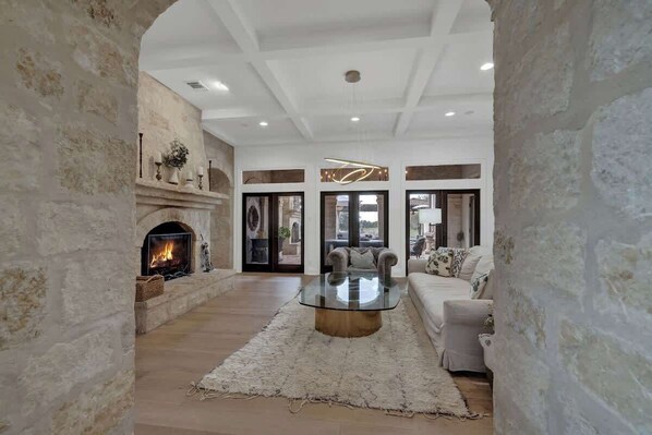 Maison, plusieurs lits, accès piscine, vue piscine (2975 Bear Creek Rd) | Intérieur